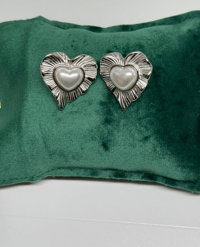 HEART SILVER AND PEARL EARRING