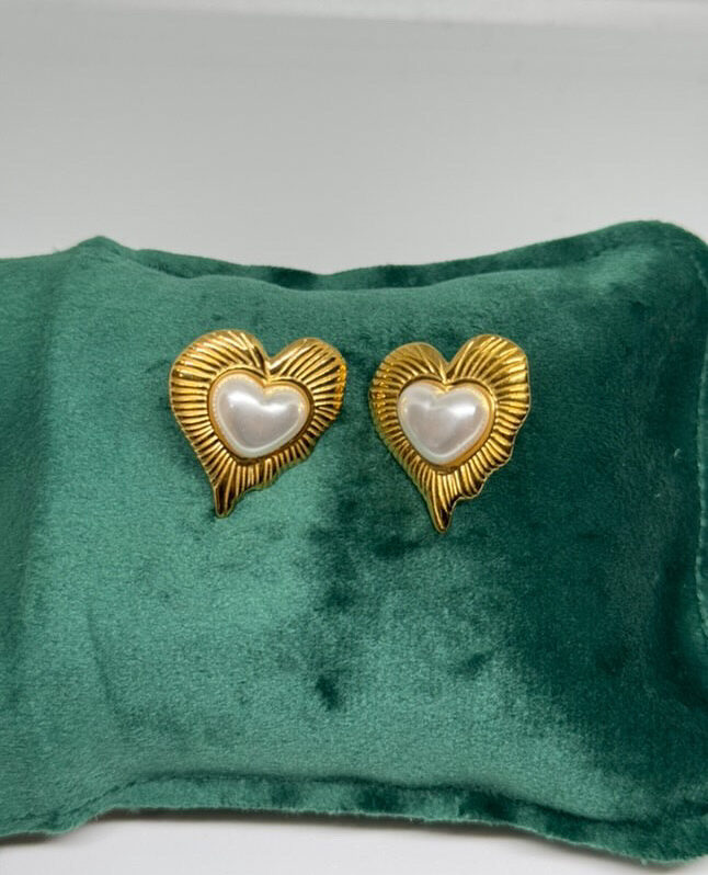 HEART  GOLD AND PEARL EARRING