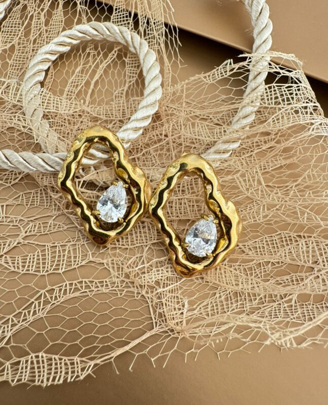 ELEGANCE  GOLD EARRING