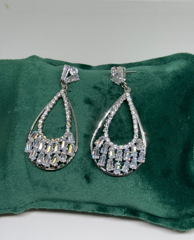 GLAM SILVER EARRING