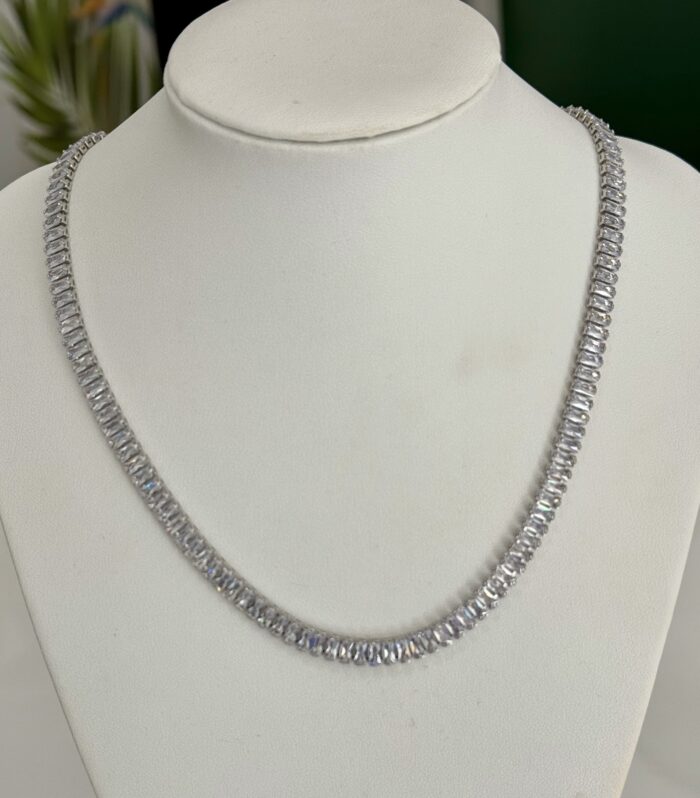 ELEGANCE NECKLACE SILVER