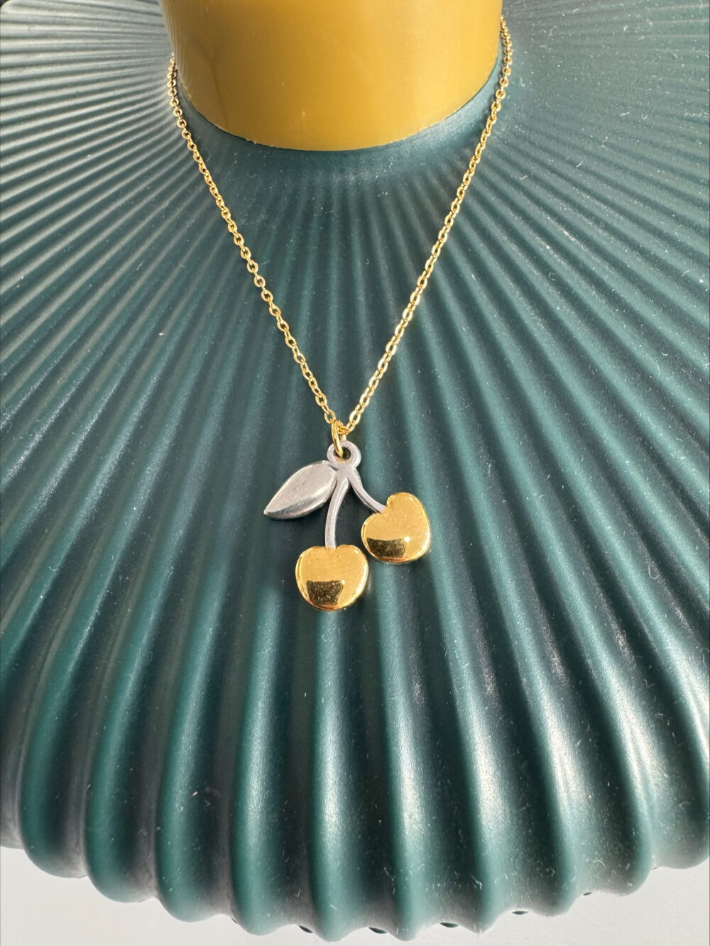 CHERRY NECK