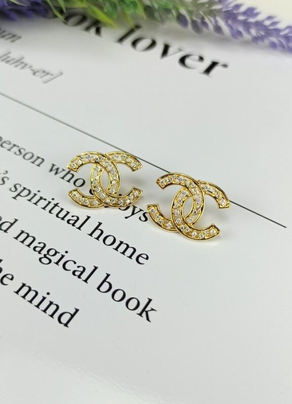 CHANEL GOLDEN EARRINGS
